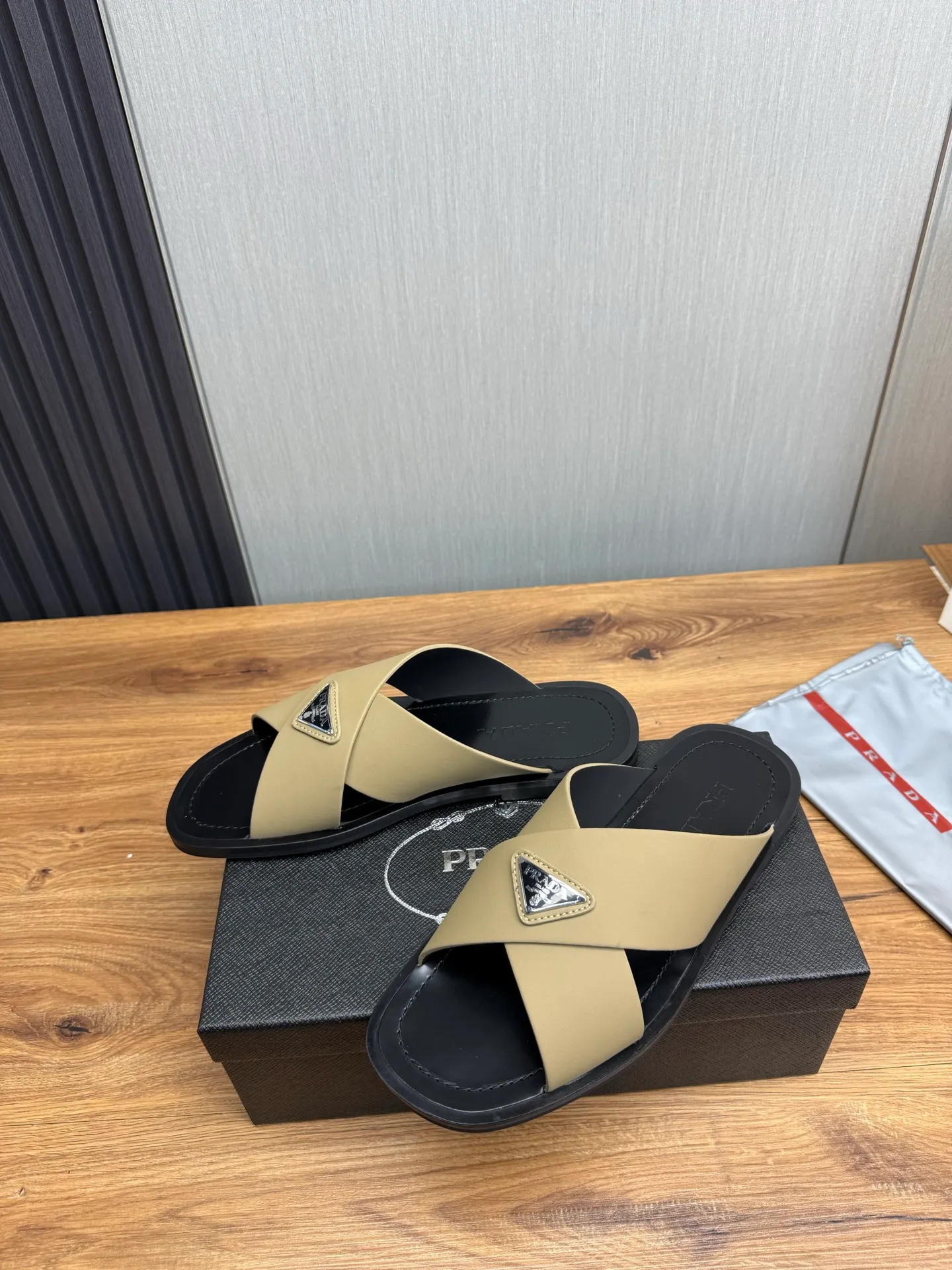 Factory price 340💰 ＰＲＡＤＡPrada - popular men's slippers hot sale 🔥 🩴Official website one to one production 38-45 sizes 45 46 🉑️Customized!